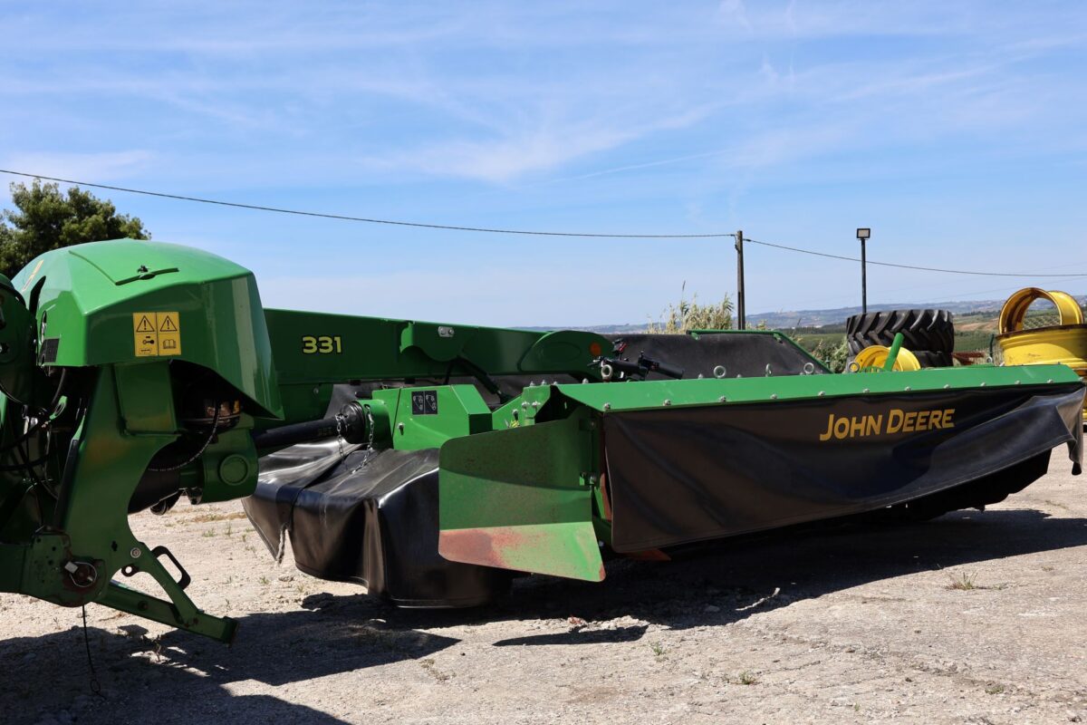 John Deere 331