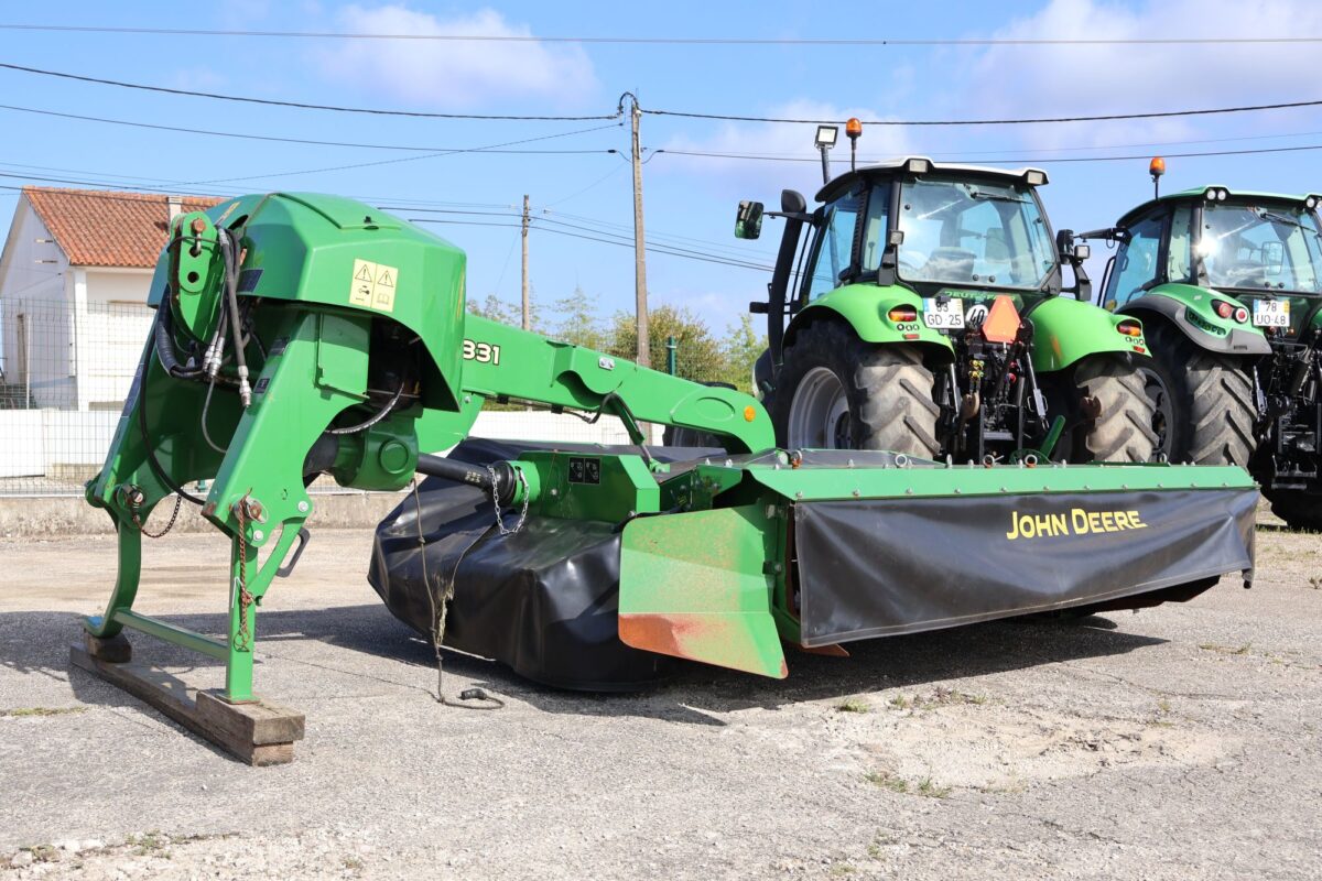 John Deere 331