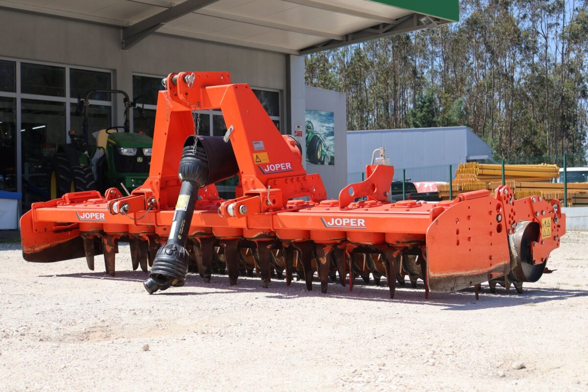 Grade rotativa Joper GBR-300 c/ rolo Packer