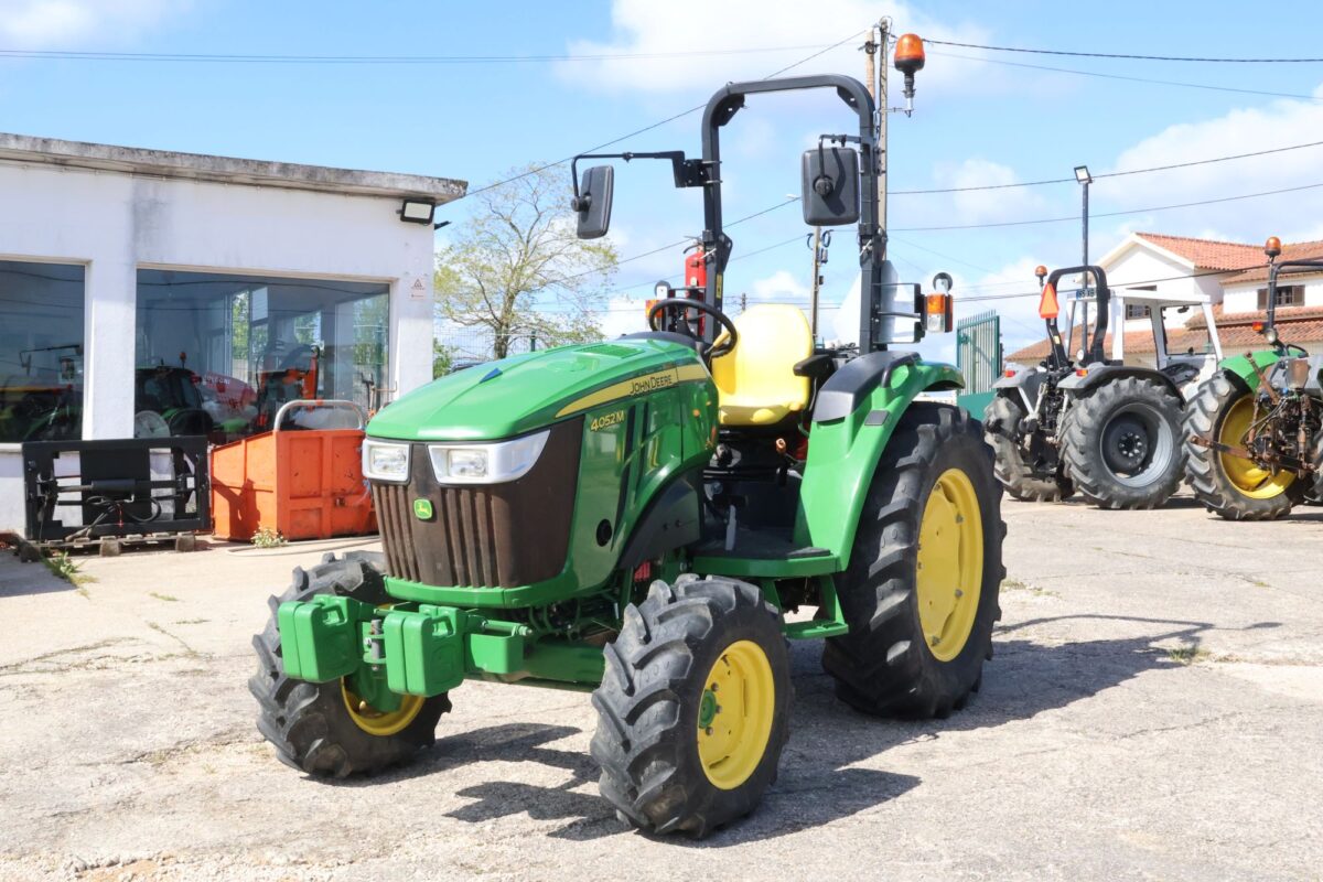 John Deere 4052M