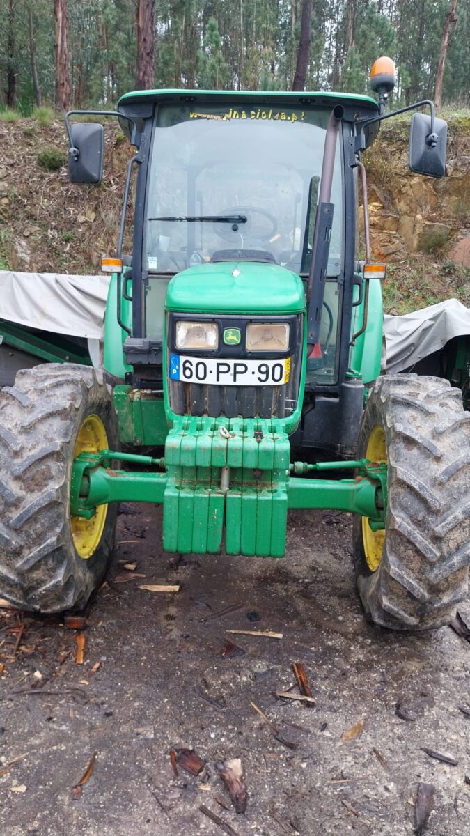 John Deere 5075E