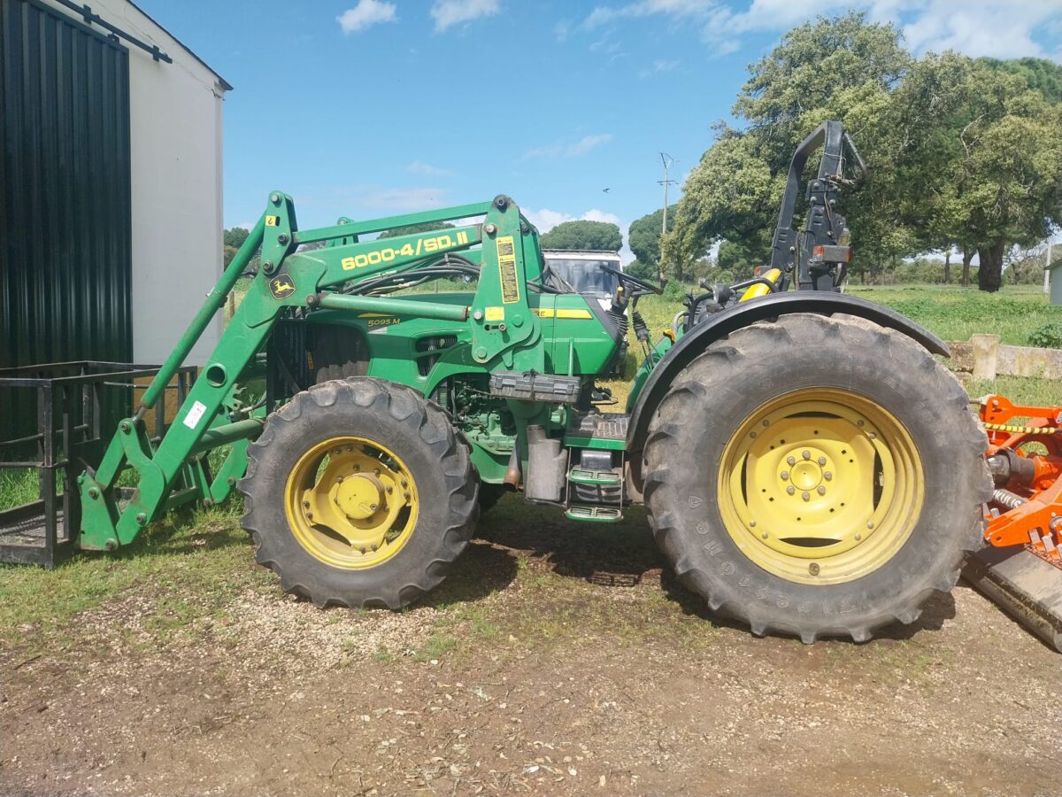 John Deere 5095M