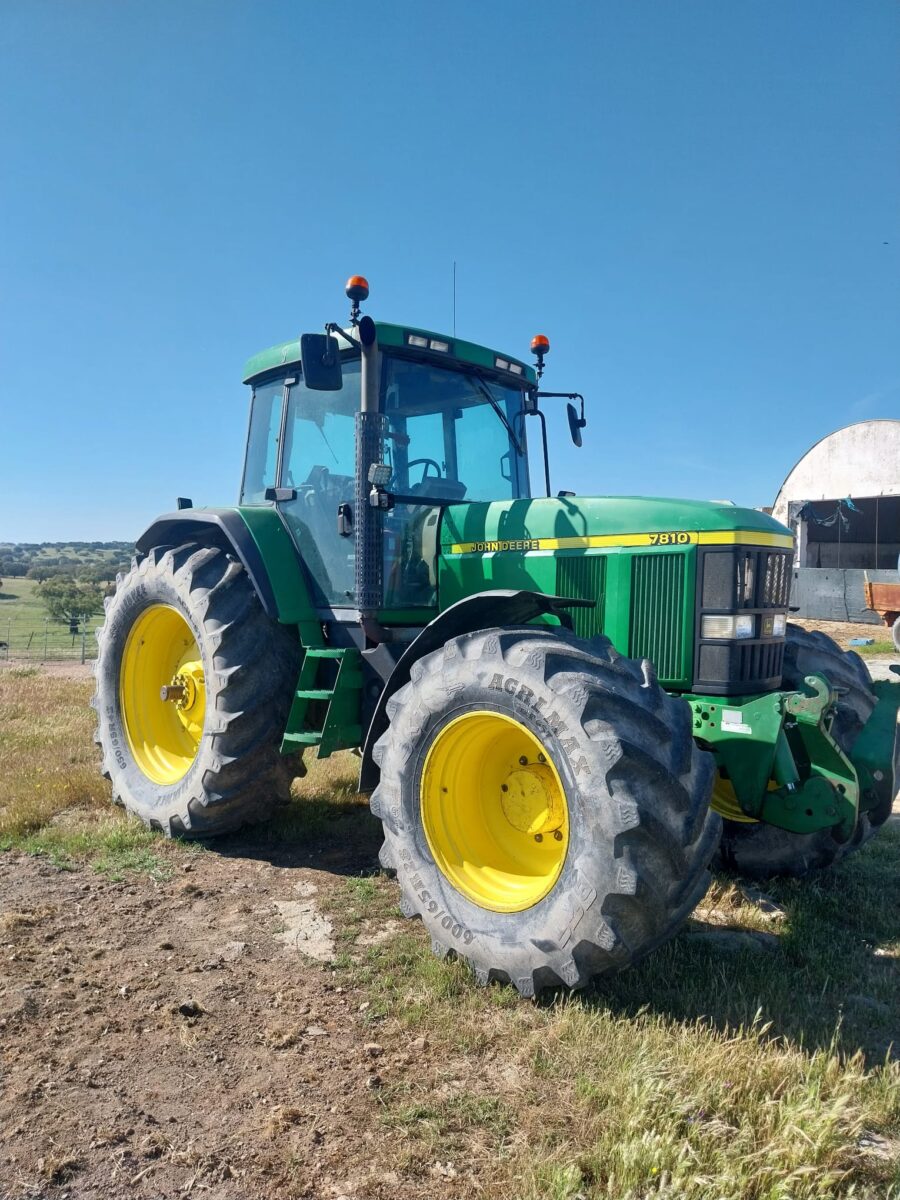 John Deere 7810