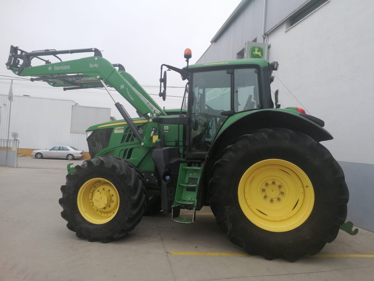 John Deere 6195M