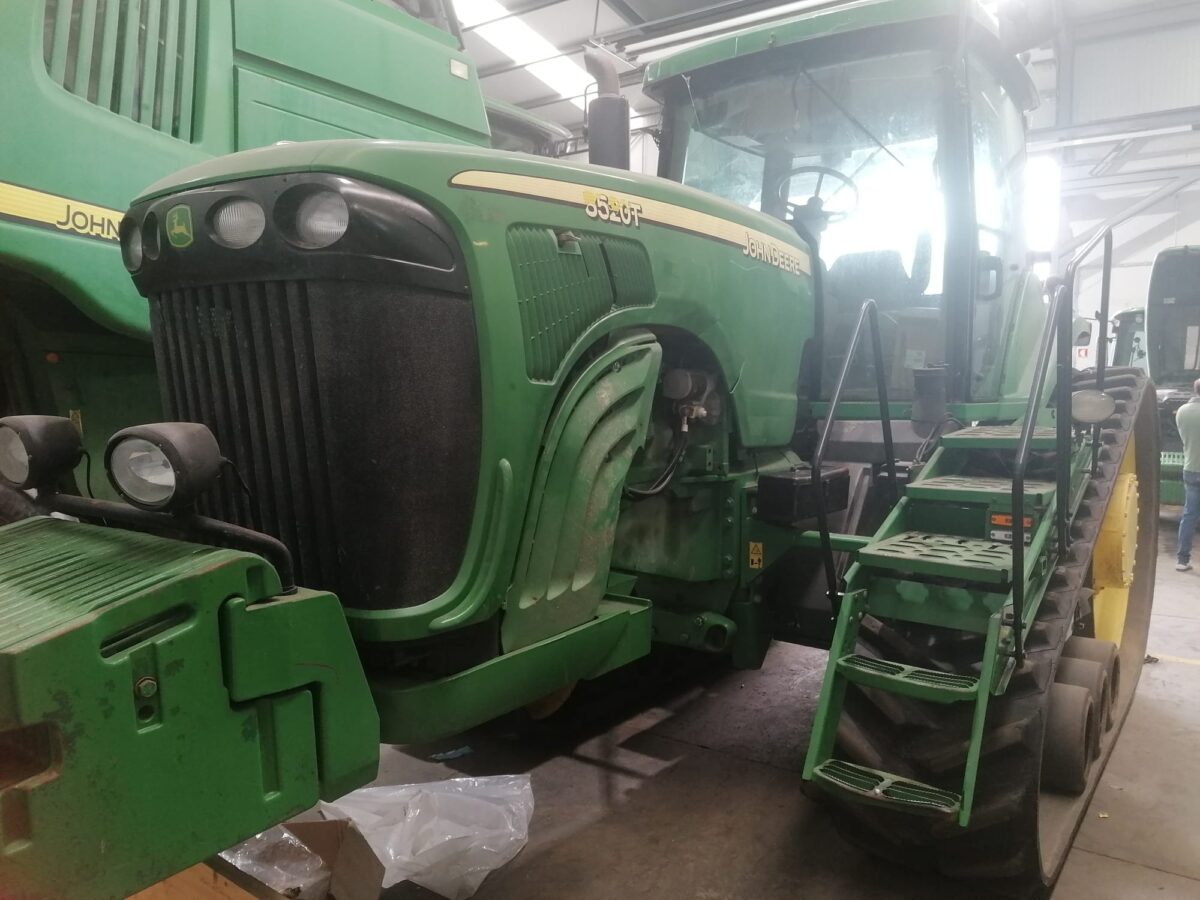 John Deere 8520T