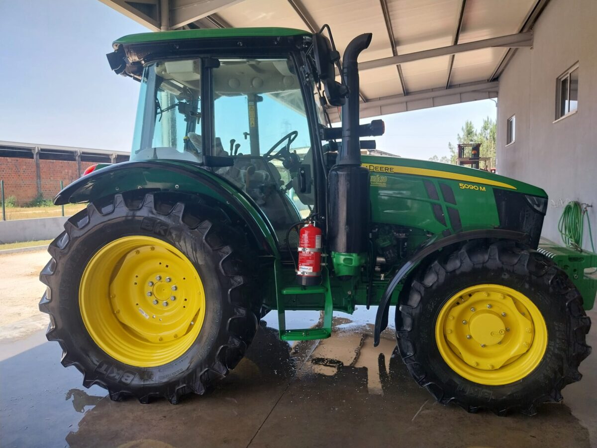 John Deere 5090M